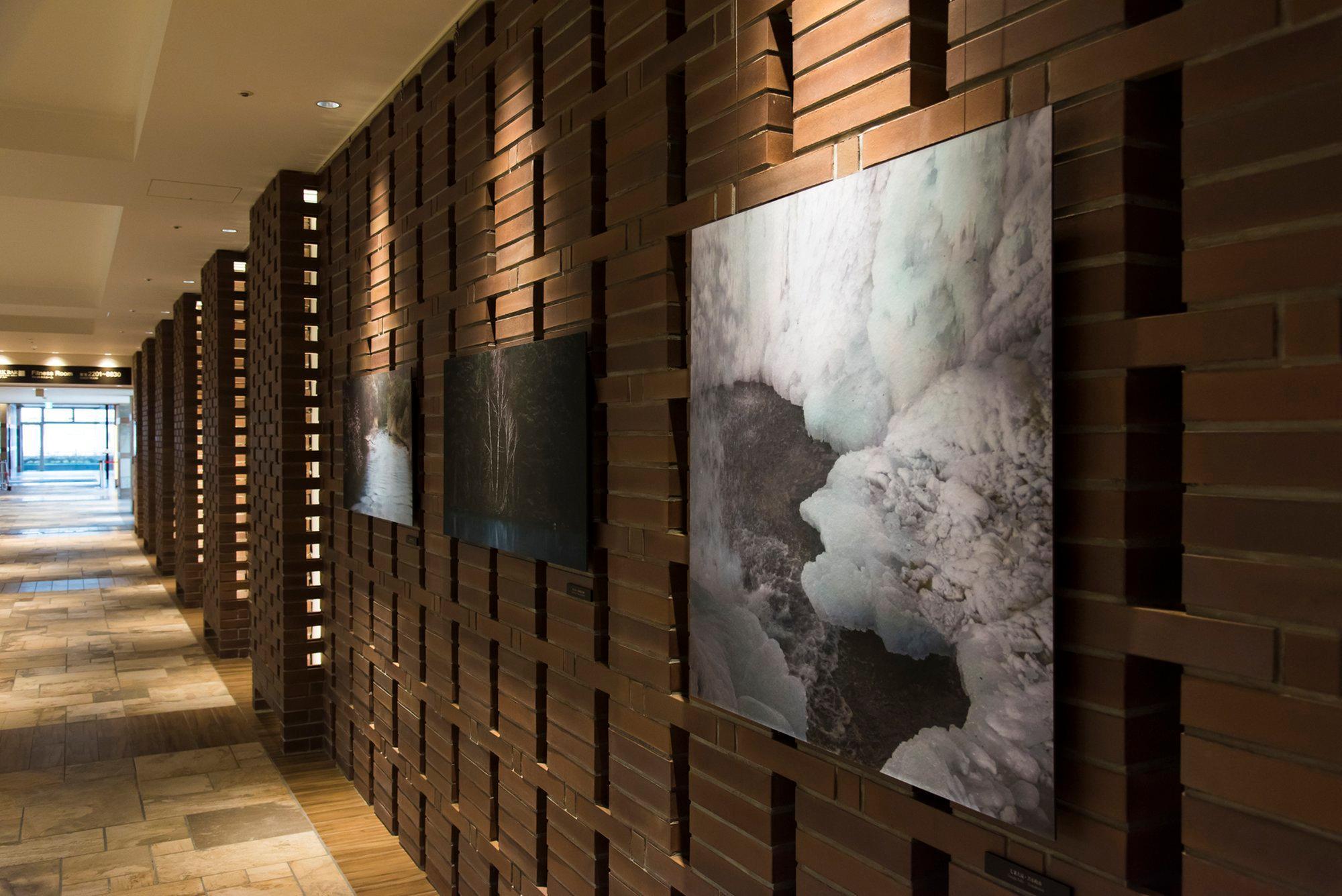 فندق آنا كراون بلازا شيتوس تشيتوسي المظهر الخارجي الصورة Artwork by the artist at the Four Seasons Hotel, Hong Kong